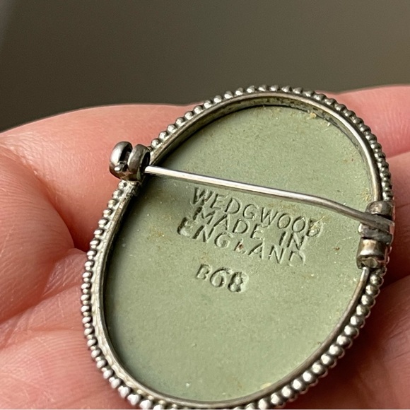 WEDGEWOOD | Sterling Silver Frame | Green Jasperware "Dancing" Brooch Pin 1970's - Picture 4 of 14